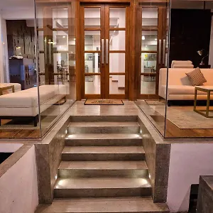 C 1 Hotel